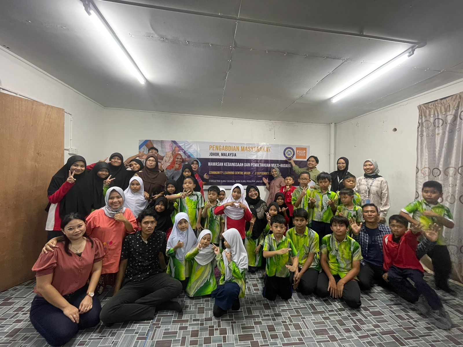 International Service, Contribution of UNAIR FISIP Lecturer Team in Muar Malaysia Community Learning Center