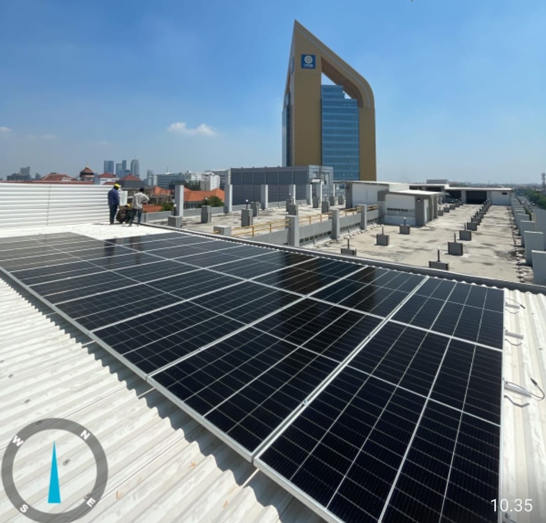 FISIP UNAIR Increases Renewable Energy: Solar Panels in Soetandyo Building Officially Operating